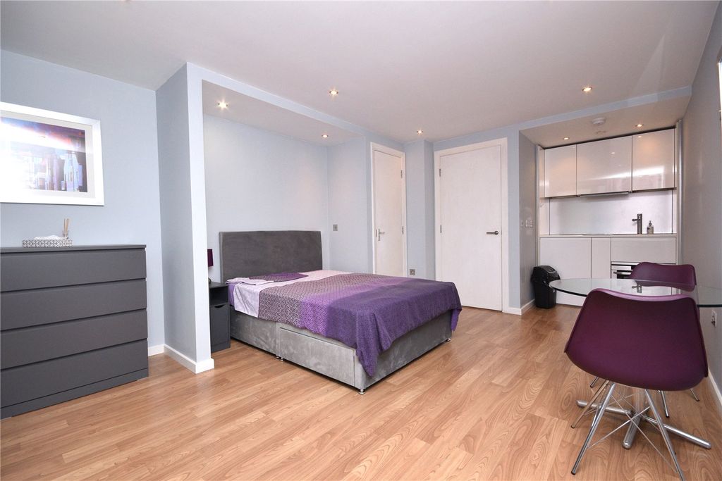 Property photo 3 of 6 Picture No. 04