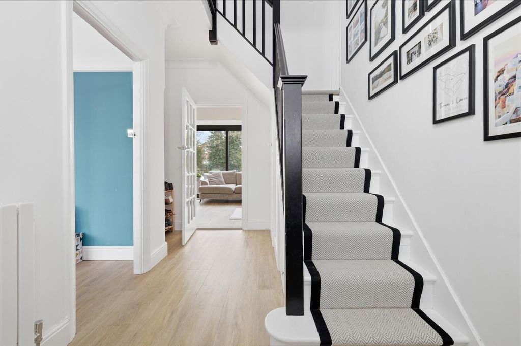 Property photo 2 of 25 Hallway