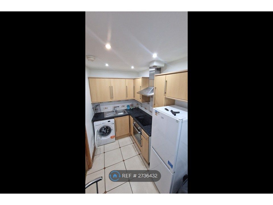 Property photo 2 of 7 Kitchen