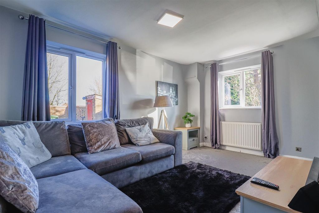 Property photo 2 of 20