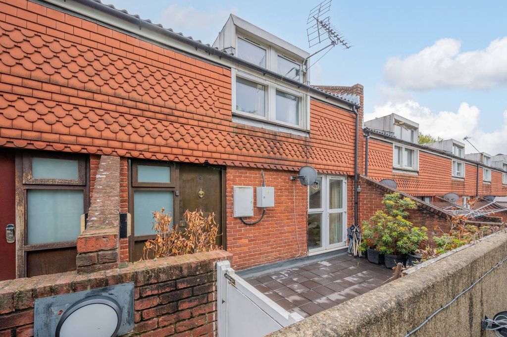Property photo 2 of 11