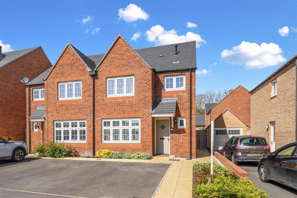 Property photo 1 of 18 24 Bidwell Road, Banbury-2.Jpg