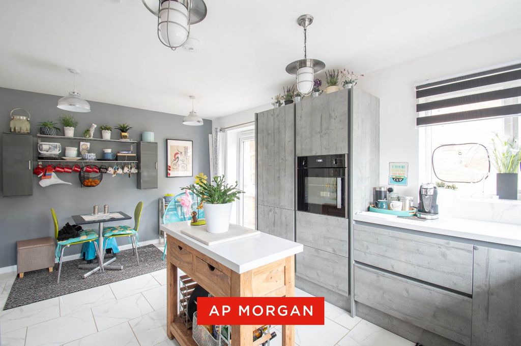 Property photo 2 of 18 Picture No. 48