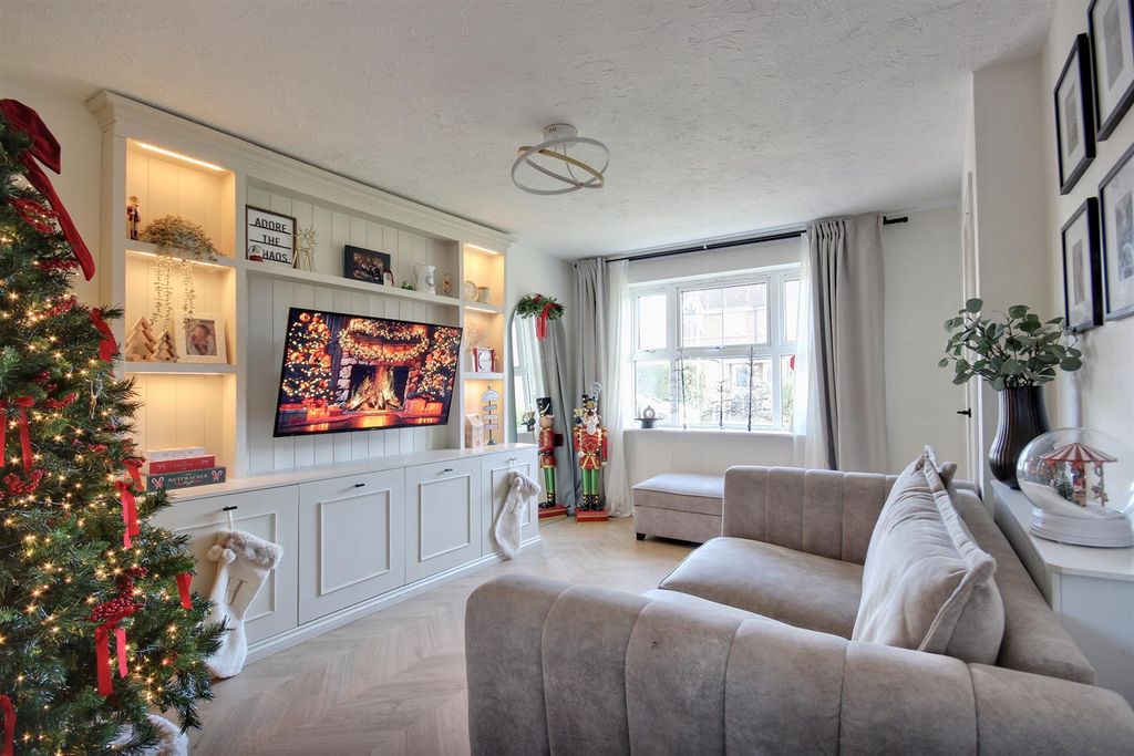 Property photo 2 of 12 Wise Close (1).Jpg