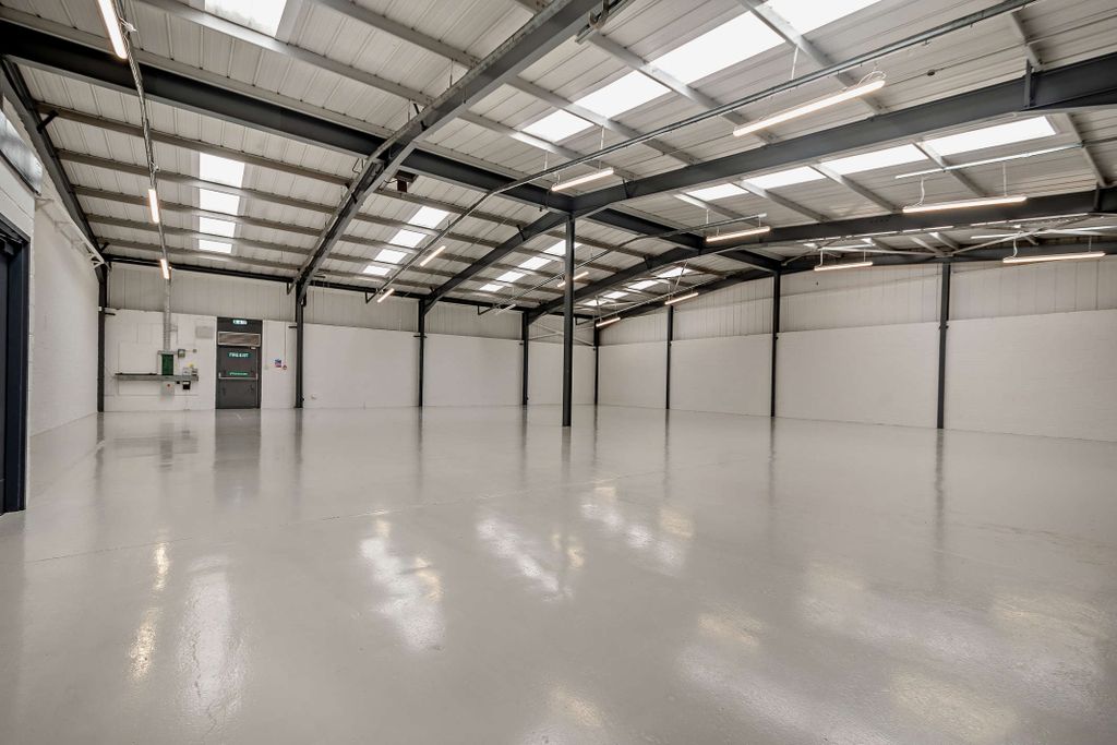 Property photo 3 of 7 8597722-Interior19-800