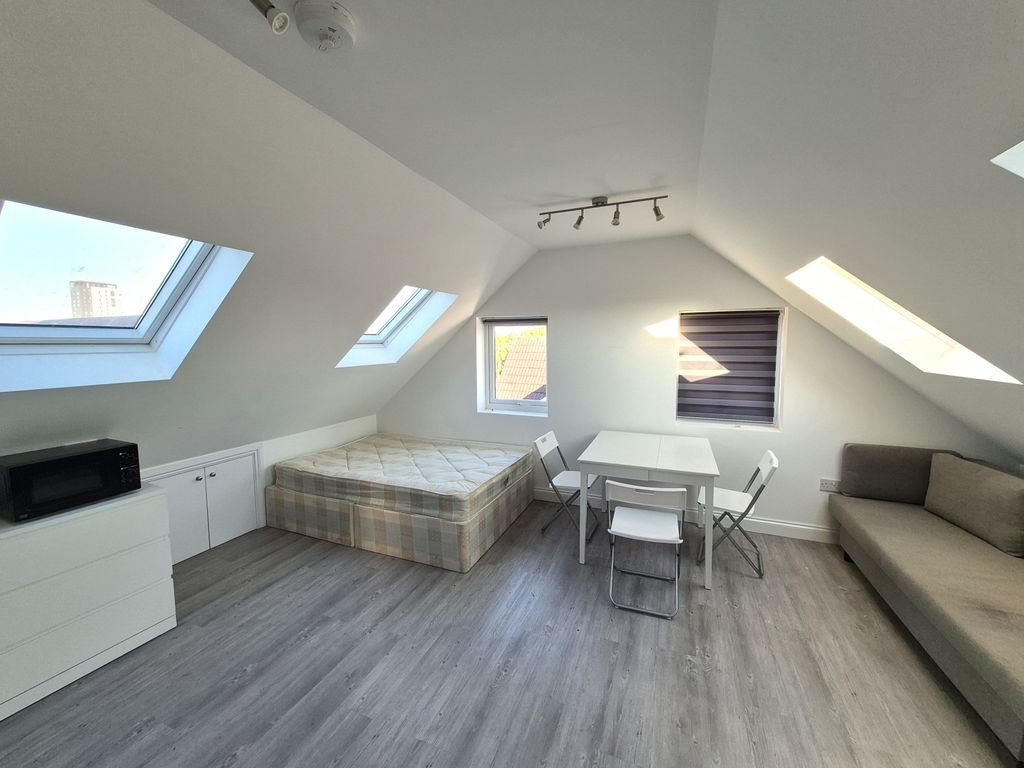 Property photo 3 of 11 Gallery