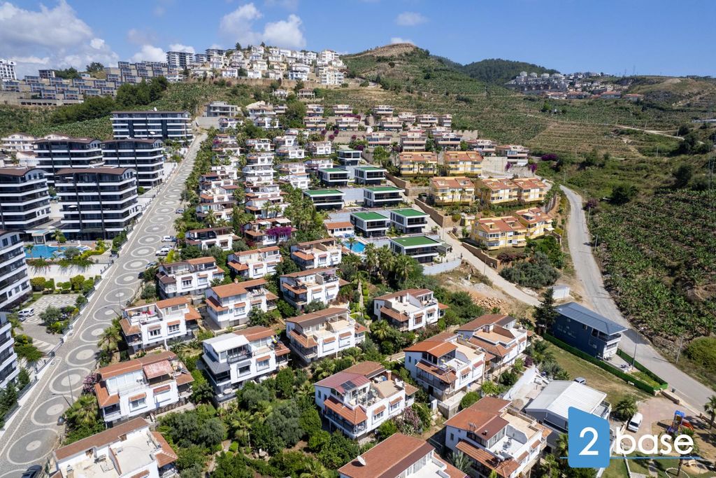 Property photo 2 of 28