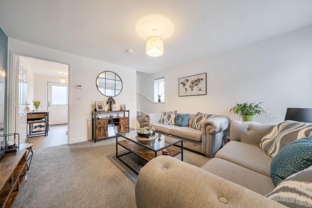 Property photo 3 of 16 Lounge.Jpg