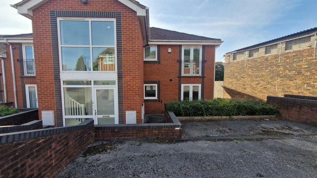 Property photo 1 of 7 External