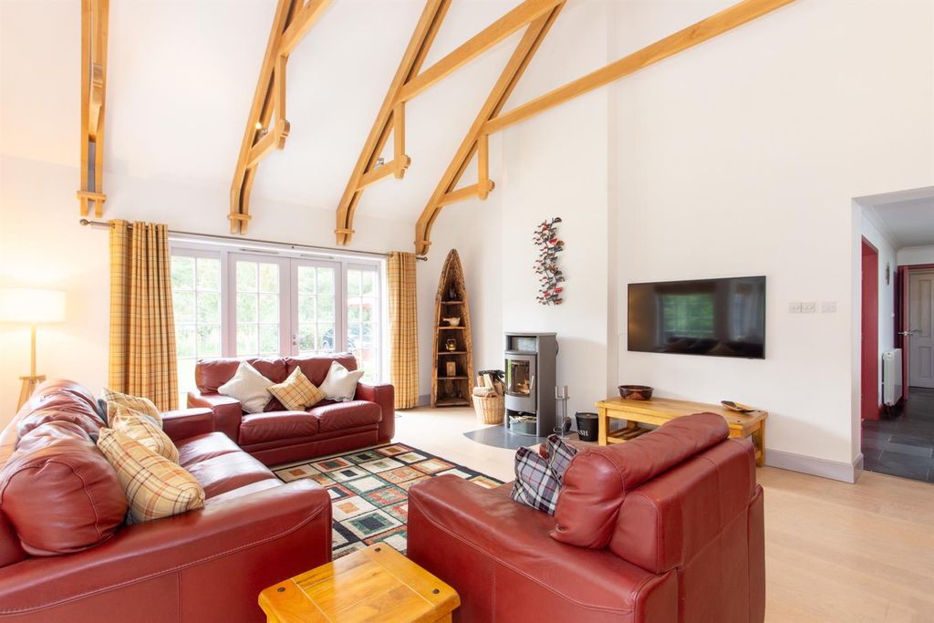 Property photo 2 of 42 Sitting Room