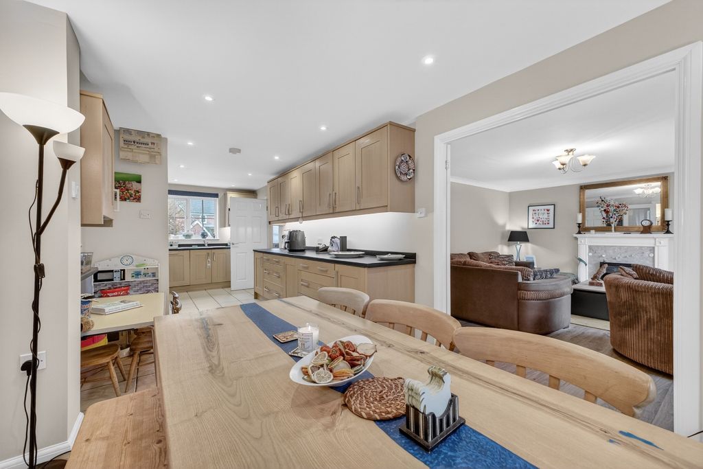 Property photo 2 of 31 4183704