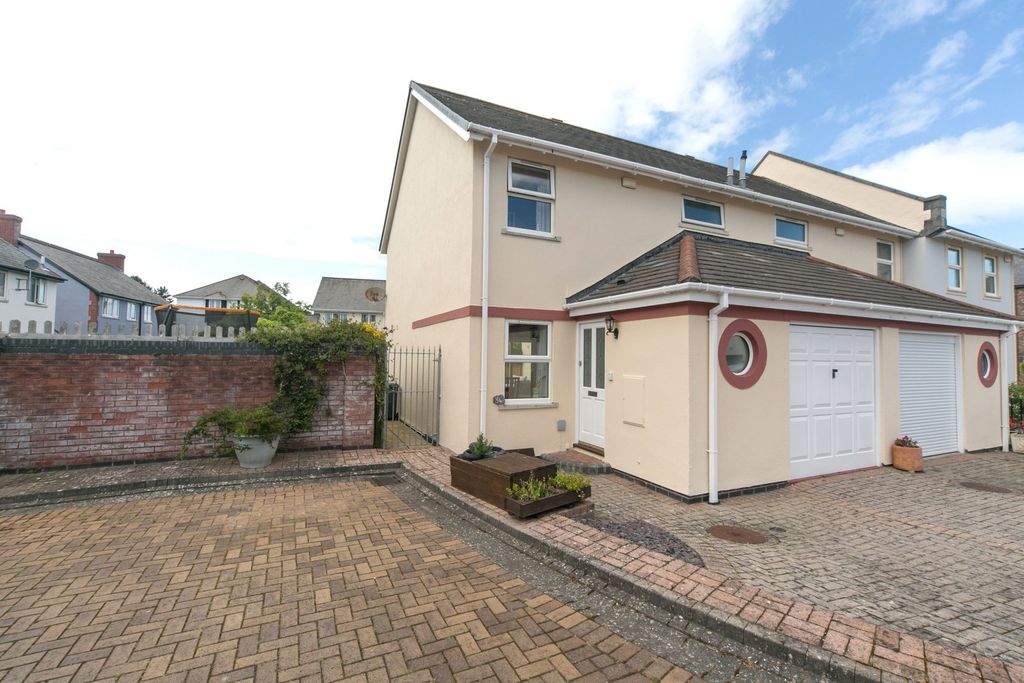 Property photo 1 of 22