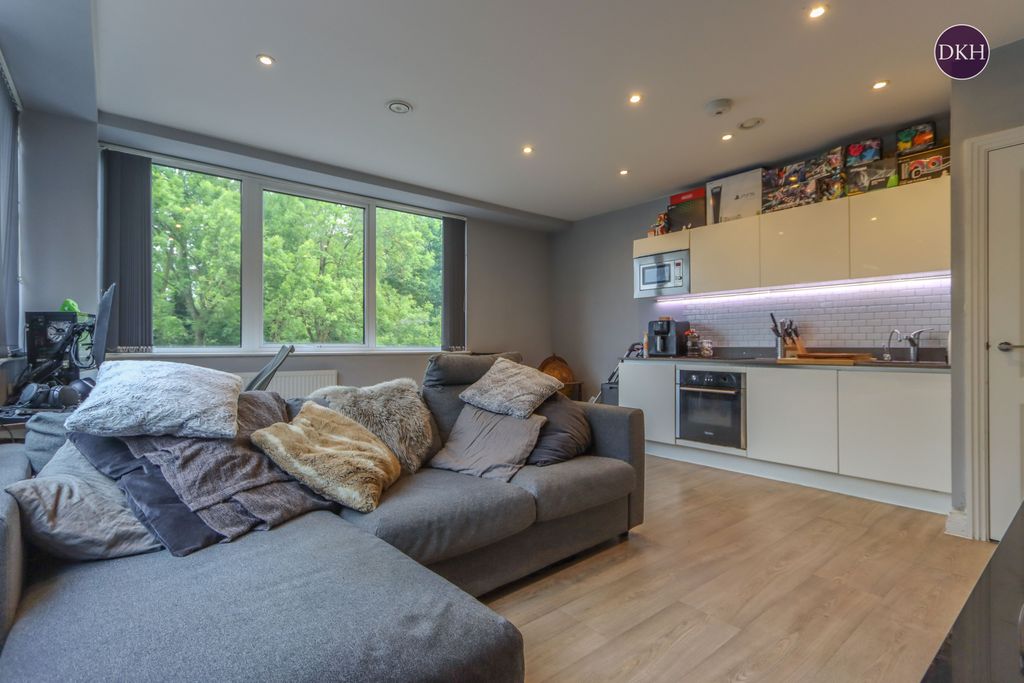 Property photo 3 of 9 Photo 03