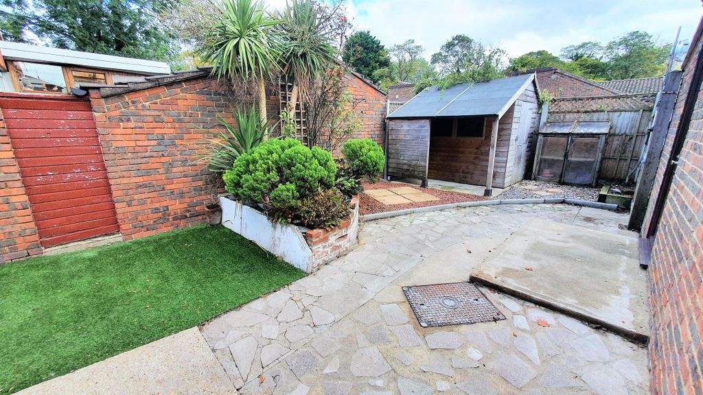 Property photo 2 of 17 Garden