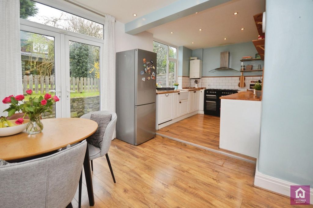 Property photo 3 of 14 Kitchen