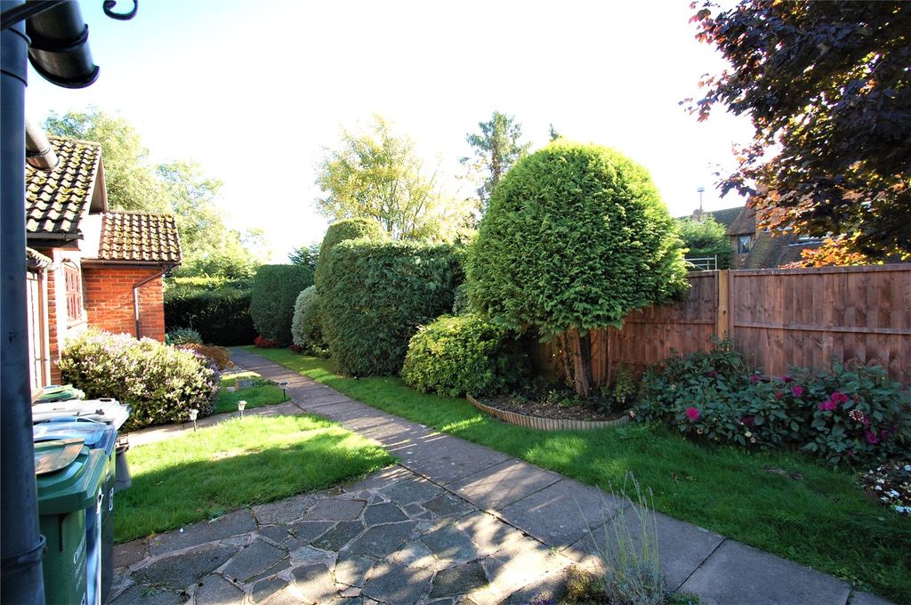 Property photo 2 of 7 Front Garden