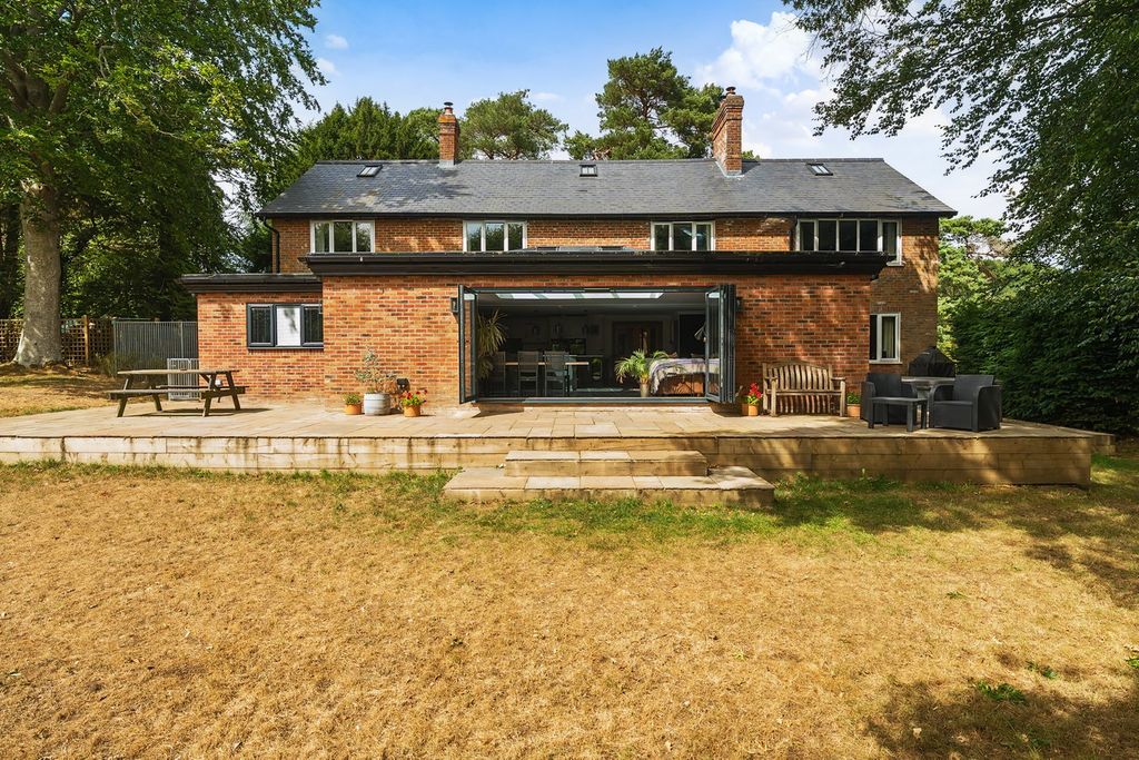 Property photo 1 of 25