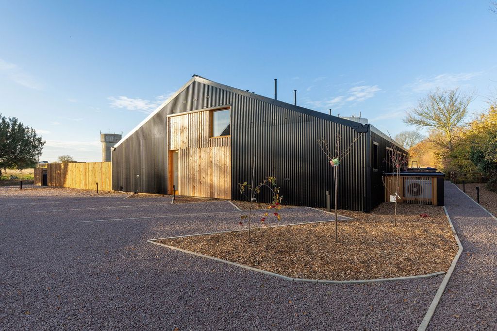 Property photo 2 of 9