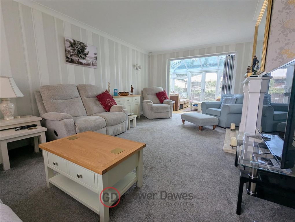 Property photo 2 of 17 Lounge