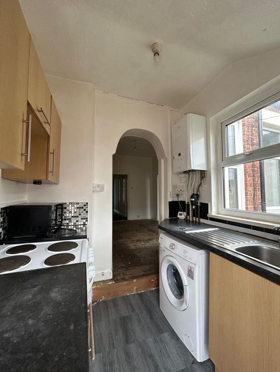 Property photo 3 of 8 Kitchen