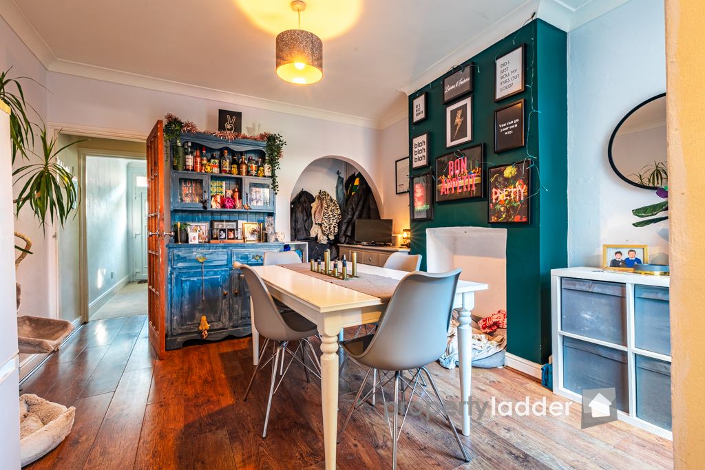 Property photo 3 of 14 121 Baconsfield Road - Pl-8