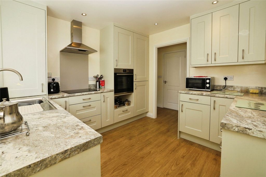 Property photo 3 of 16 Picture No. 23