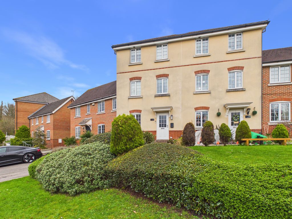 Property photo 1 of 12 3Â Bedroom Town House For Sale