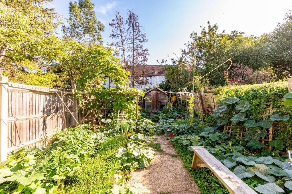 Property photo 1 of 2