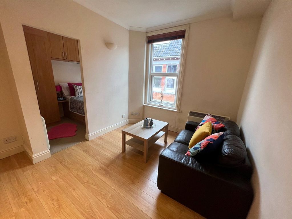 Property photo 3 of 6 Picture No. 04