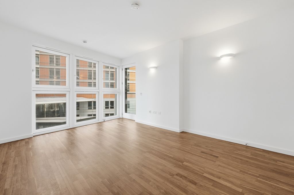 Property photo 2 of 11 Photo 1