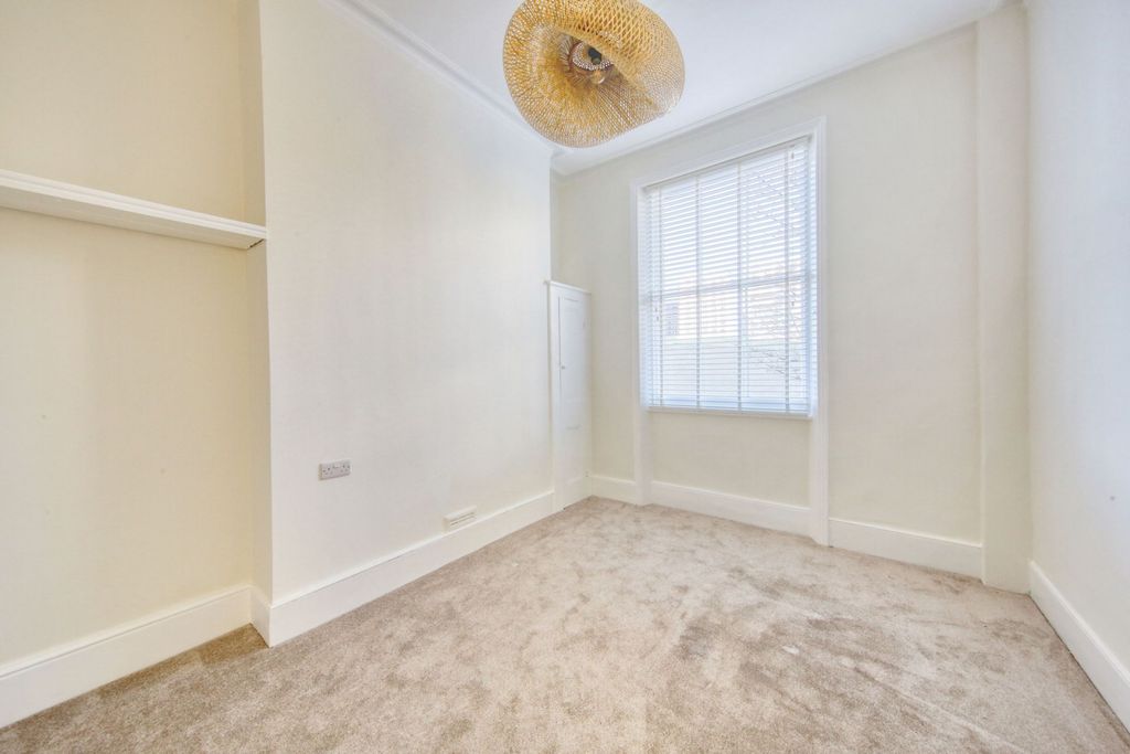 Property photo 2 of 10 Photo 4