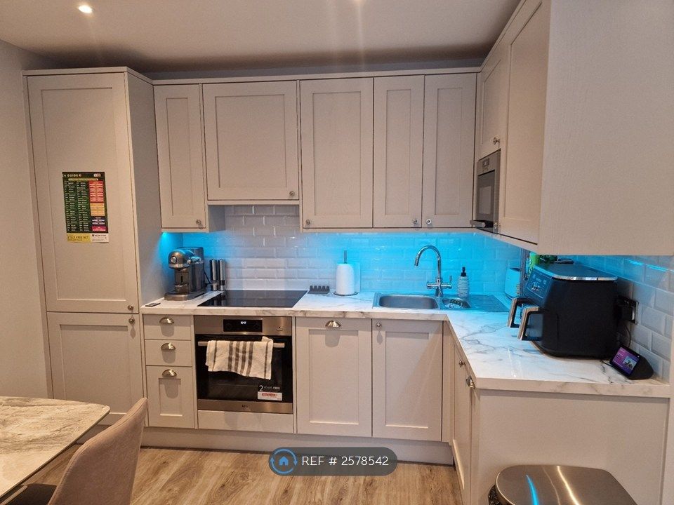 Property photo 3 of 8 Kitchen