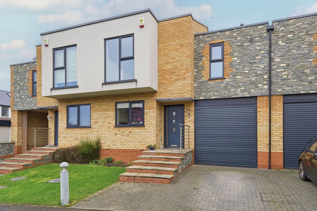 Property photo 1 of 21 2612206 2 Grenville Drive-001.Jpg