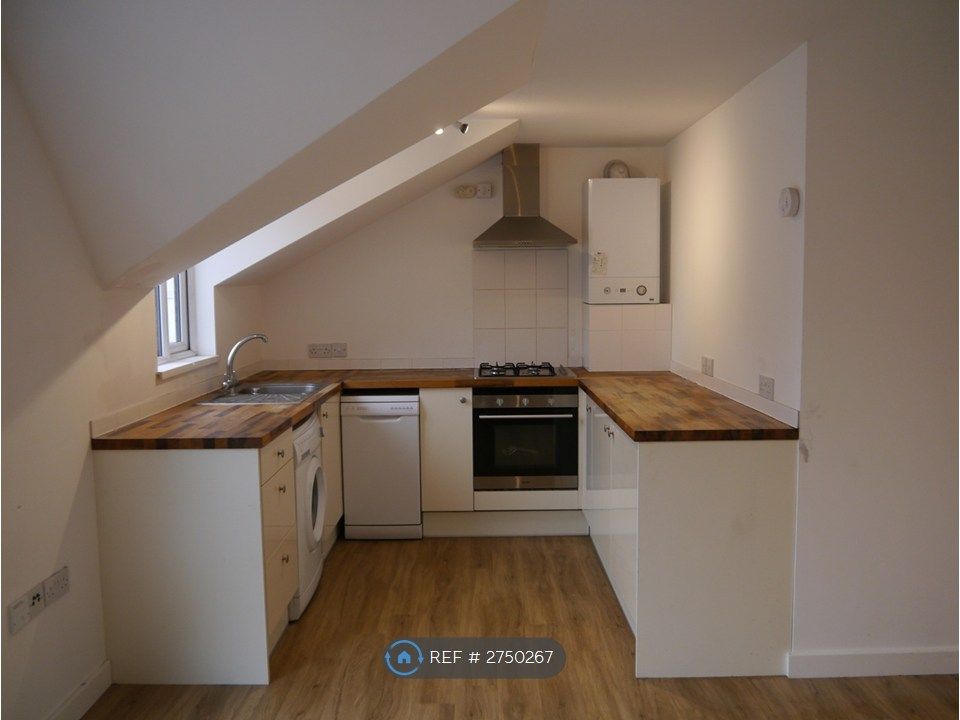 Property photo 3 of 7 Kitchen