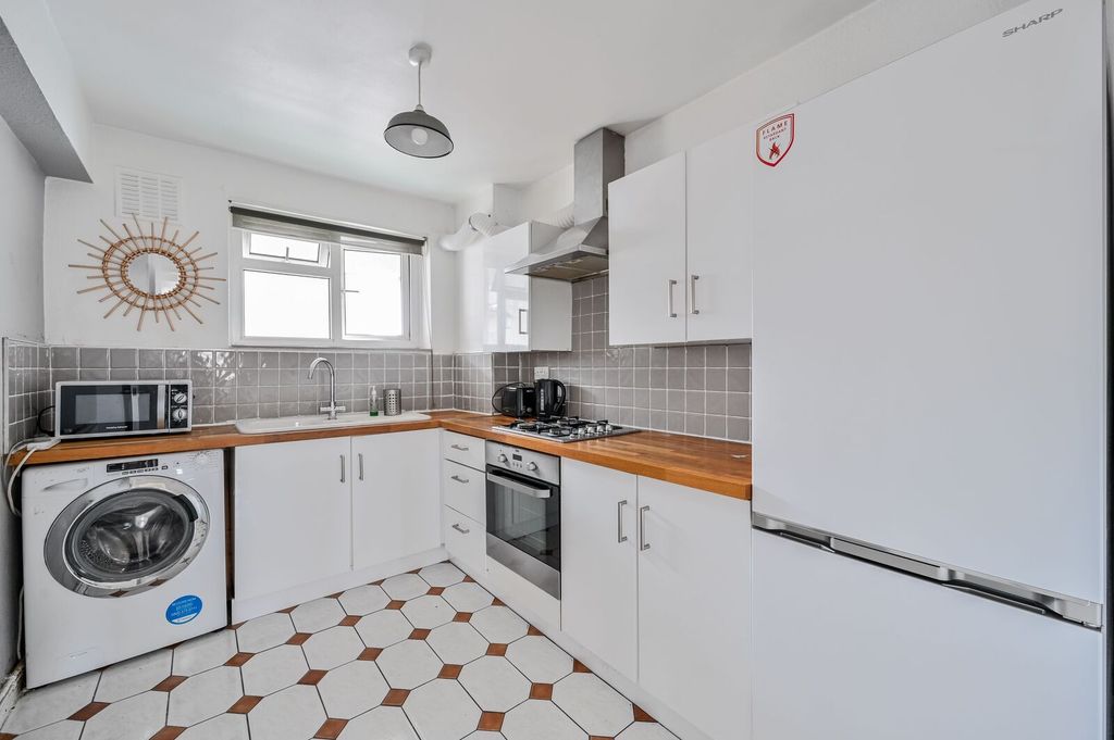 Property photo 2 of 9