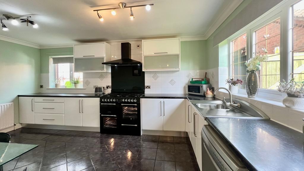 Property photo 3 of 25 Photo 16