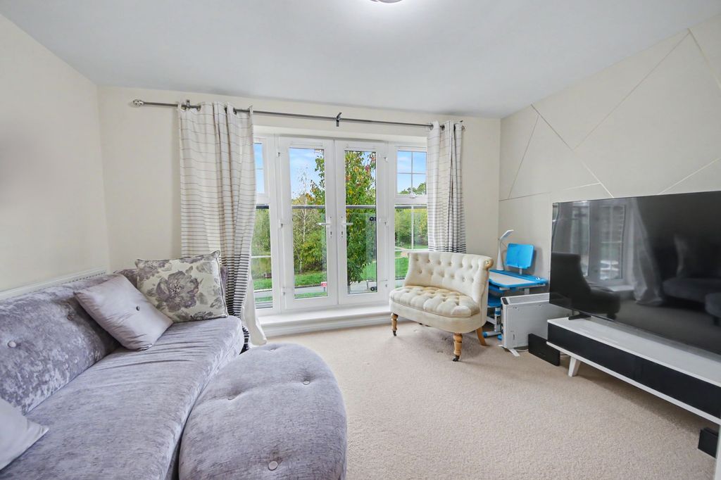 Property photo 3 of 16