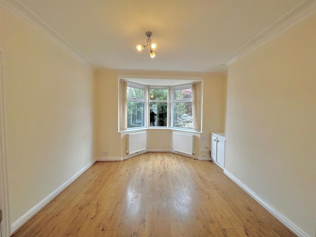 Property photo 2 of 13 Lounge.Jpg