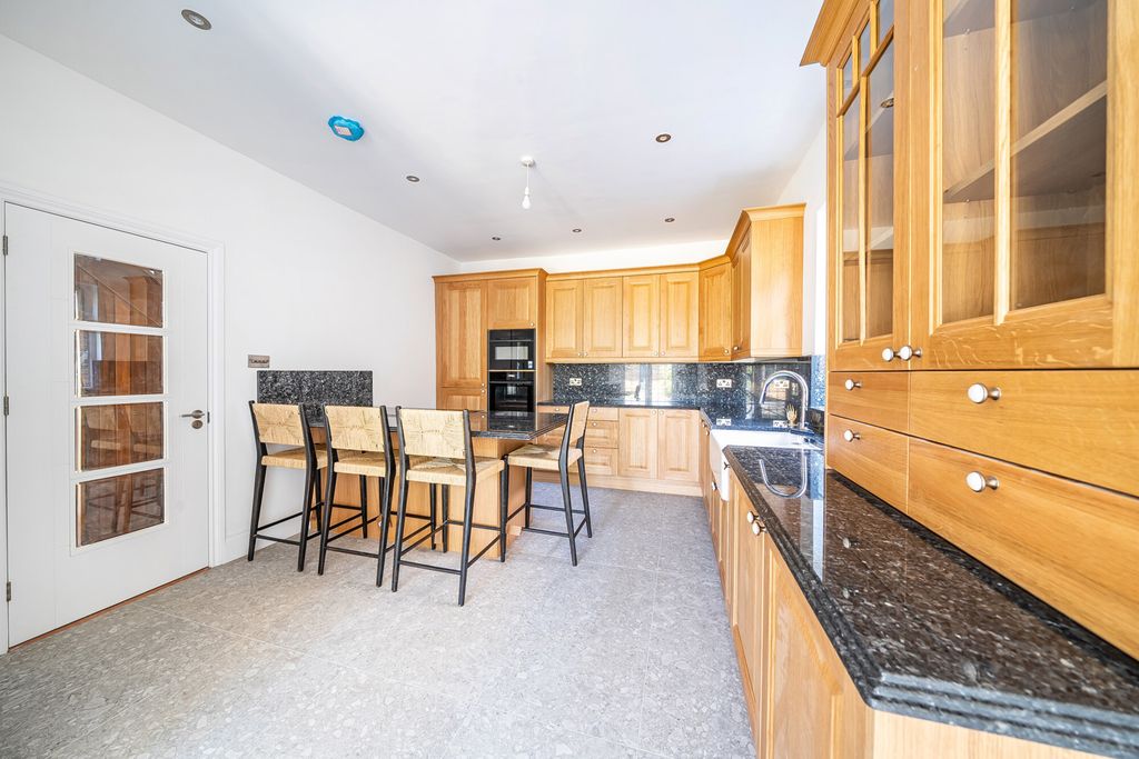 Property photo 3 of 23 1293385-33-6824E2...