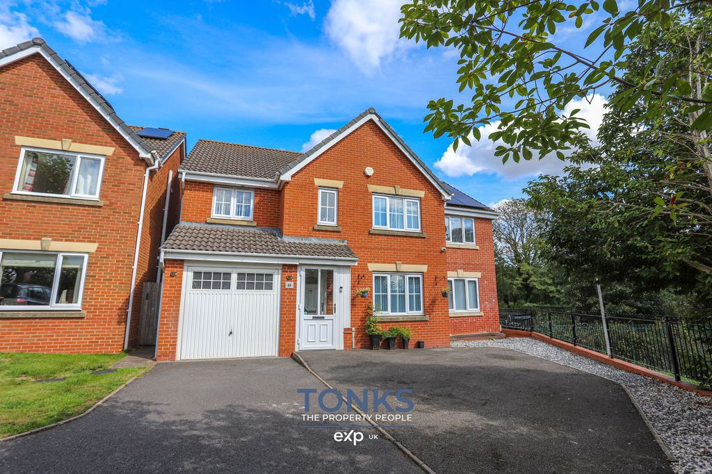 Property photo 1 of 44