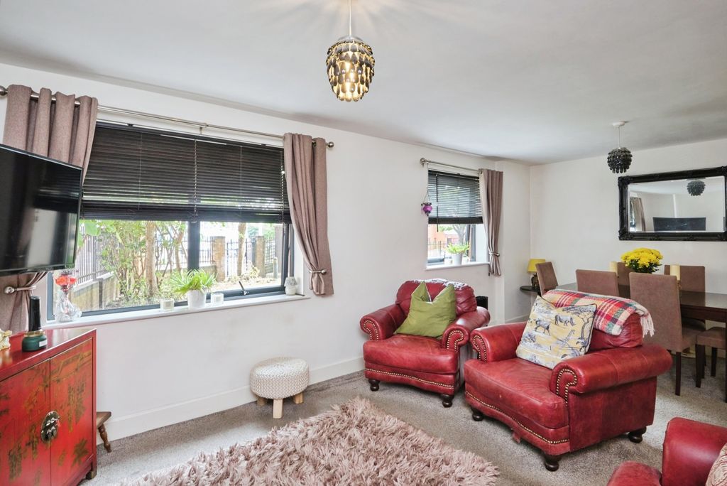 Property photo 3 of 20 Pbox-Img.Jpg
