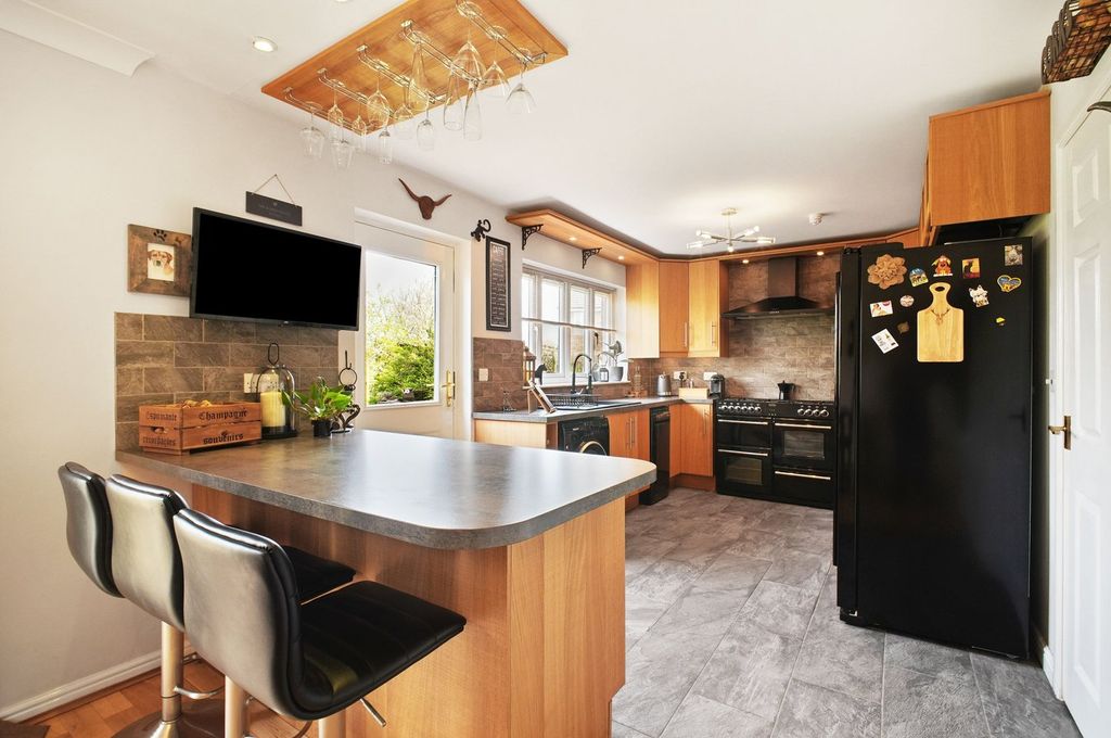 Property photo 2 of 25