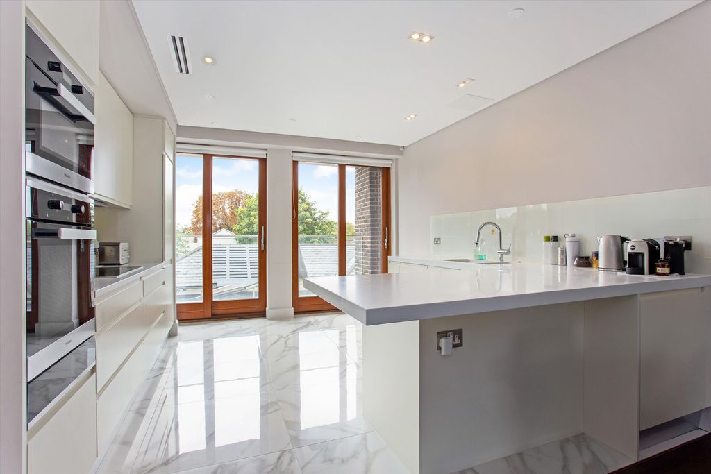 Property photo 3 of 20 Image