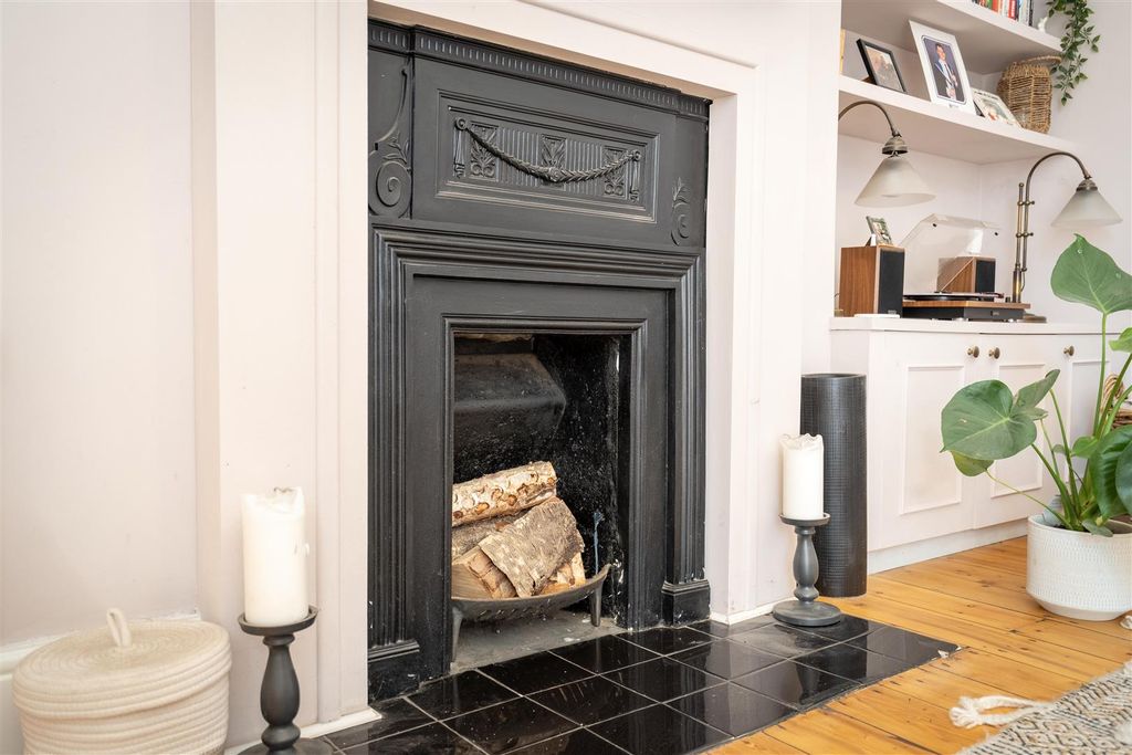 Property photo 3 of 8 Living Room