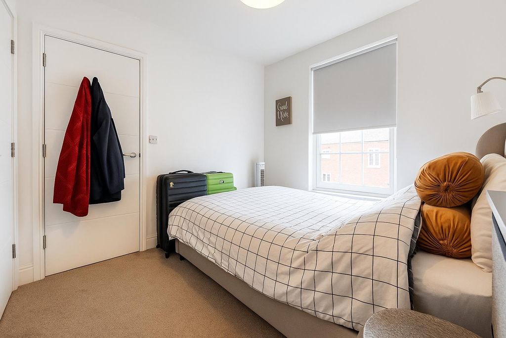 Property photo 3 of 6 Chatgpt Image Nov 8, 2025, 09_56_56 Am.Png