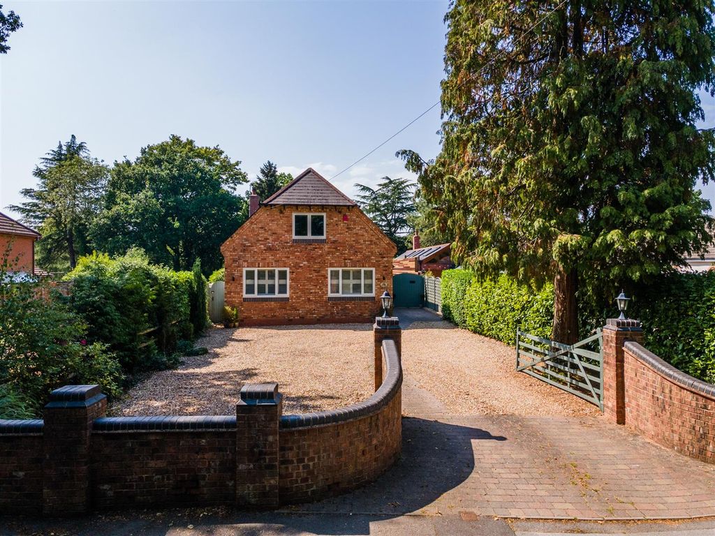Property photo 1 of 23 28 Fulford Hall Road_2.Jpg