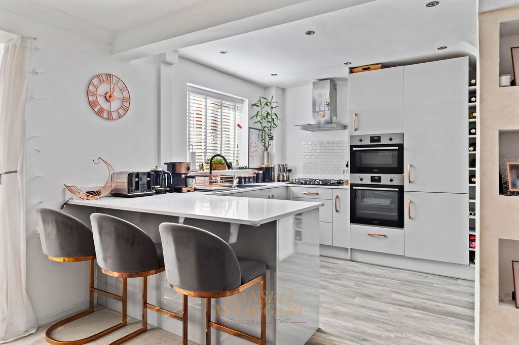 Property photo 3 of 26