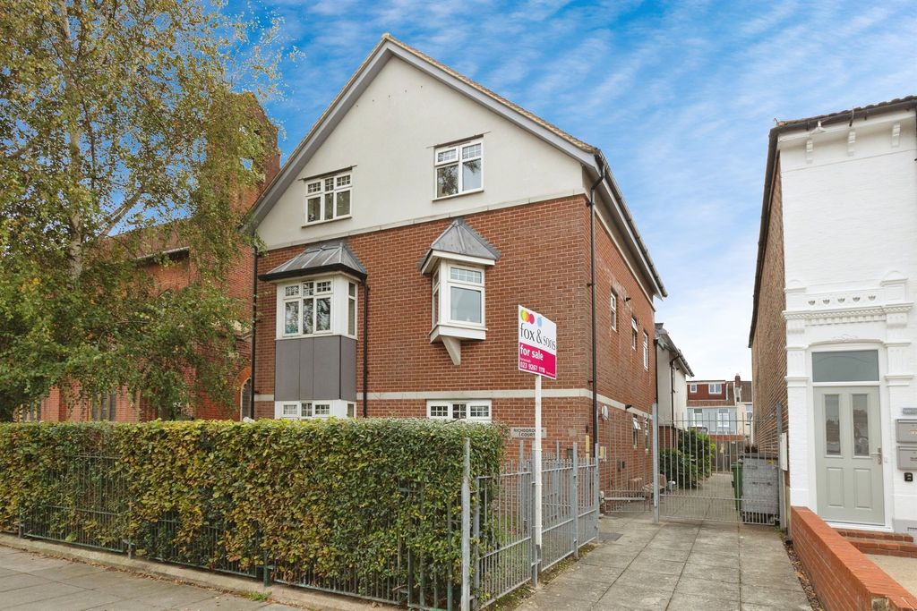 Property photo 1 of 17