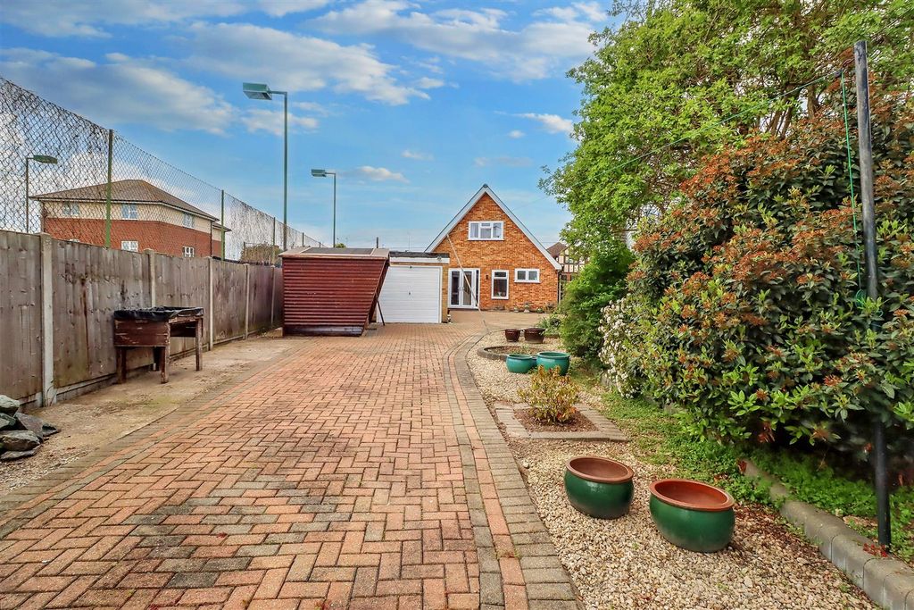 Property photo 2 of 21