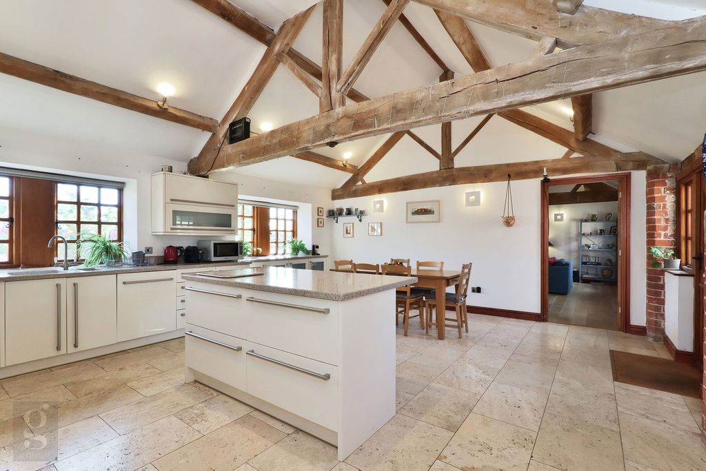 Property photo 2 of 40